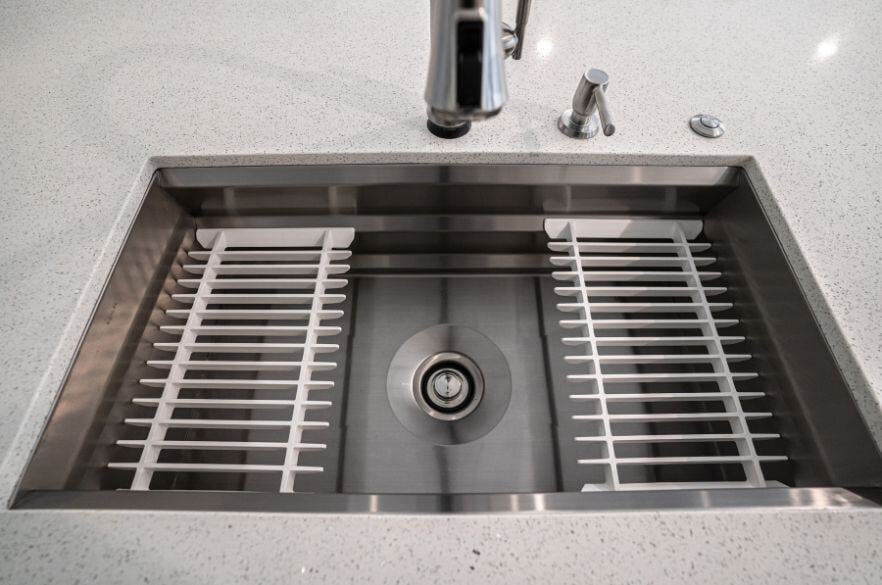 Luxury Kitchen Sink with drain racks 